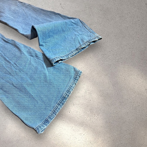 Wrangler x Billabong High Rise Flare Jeans w/ Patch Details - Picture 5 of 7